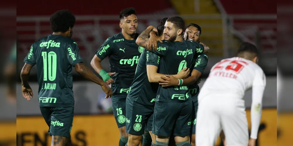 Palmeiras atropelou nos primeiros 30 minutos do jogo e construiu vantagem no confronto