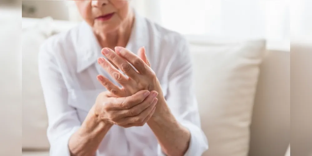 Entre as doenças mais comuns estão a artrite reumatoide, artrose, osteoporose, gota, tendinites e bursites, febre reumática e fibromialgia. 