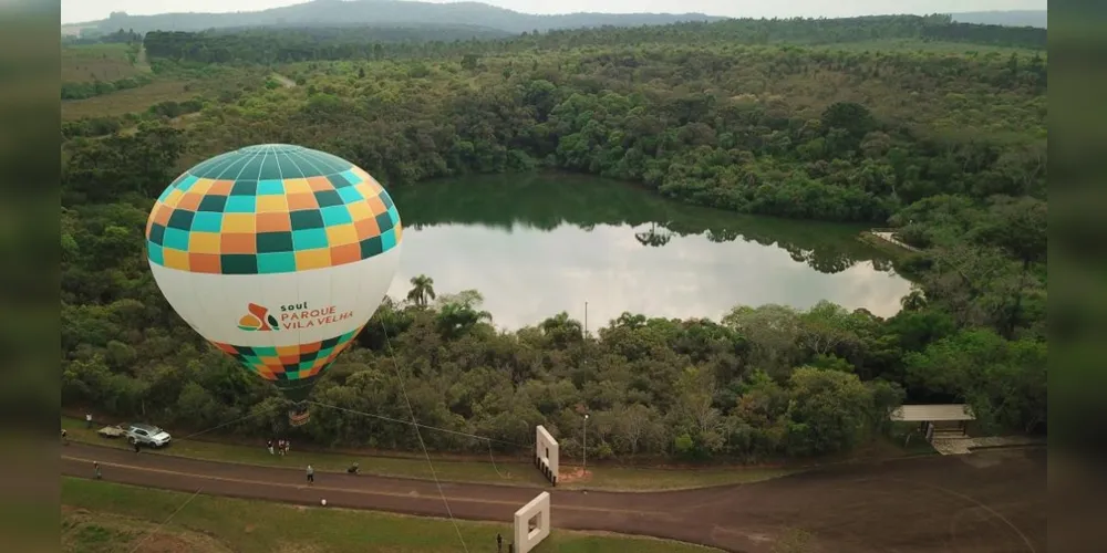 A prática do balonismo é oferecido para os turistas