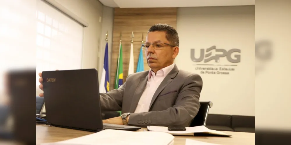 Foi eleito vice-presidente da rede de Universidades da Zona de Integração do Centro Oeste da América do Sul (Zicosur), junto com o reitor Flavio Sergio Fama, da Universidade Nacional de Catamarca.
