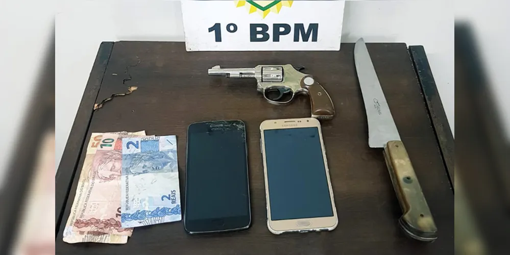 Armas usadas no crime e objetos roubados foram recuperados pela PM