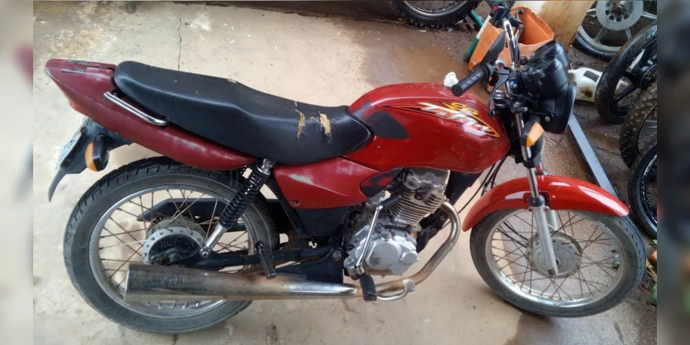A motocicleta foi encontrada dentro de uma residência após uma denúncia anônima