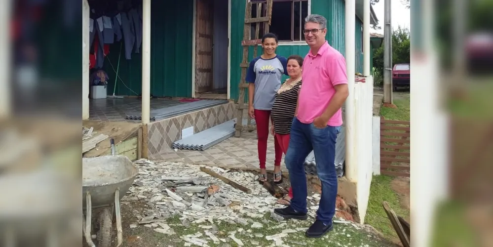 Julio Kuller visitou moradores do distrito de Uvaia (foto: Divulgação)