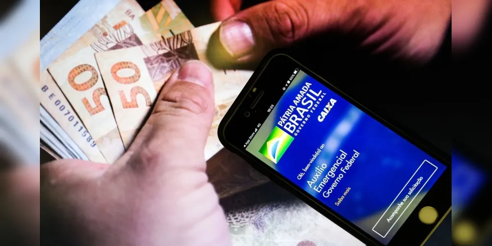 Com o aplicativo Caixa Tem, também está disponível a funcionalidade para pagamentos sem cartão em 13 mil lotéricas do país.