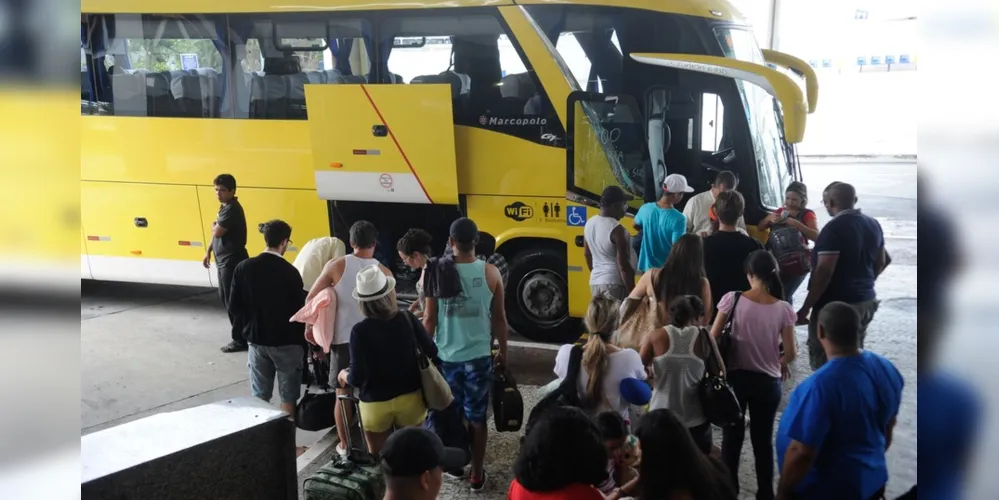 O serviço de transporte internacional continua suspenso, enquanto houver a restrição de entrada de estrangeiros no País. 