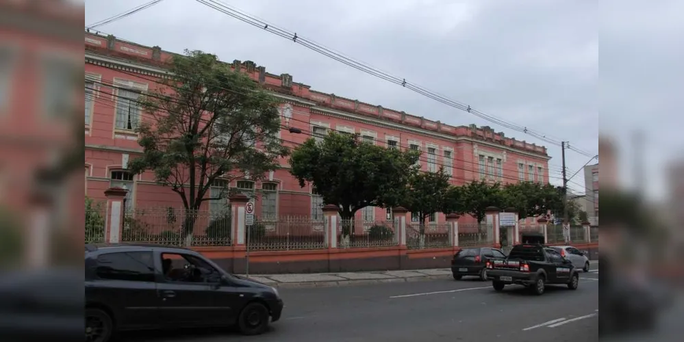 O Colégio Estadual Regente Feijó é um dos maiores colégios eleitorais da Zona 014
