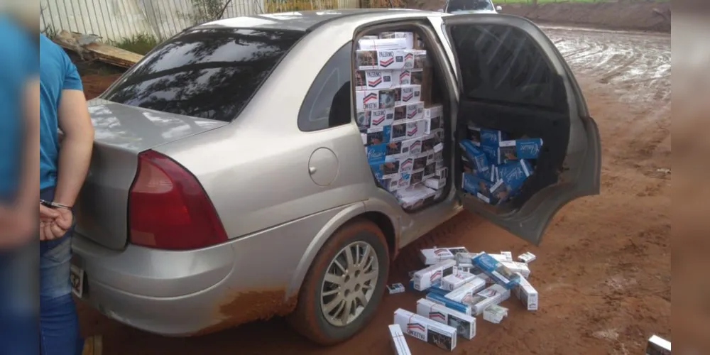 Carro estava carregado com quase 1,5 mil maços de cigarros contrabandeados
