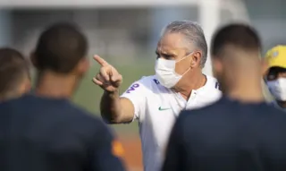 Para o duelo contra o Brasil, o técnico César Farías preferiu poupar cinco atletas que não atuam no país, entre eles Marcelo Moreno, atacante do Cruzeiro. 