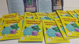 O livro se chama Criaturas de Linguagem do autor João Paulo Hergesel
