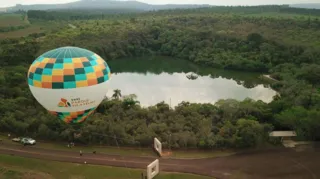 A prática do balonismo é oferecido para os turistas