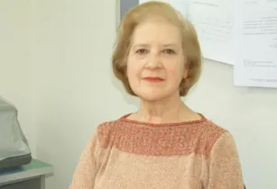 Professora Jussara Carmencita Gomes Lichacovski foi uma das primeiras professoras da UEPG