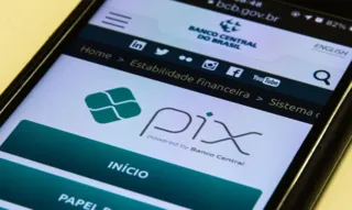 O Pix é gratuito para pessoas físicas nas operações de transferência e de compra. Cada conta de pessoa física pode ter até cinco chaves vinculadas.
