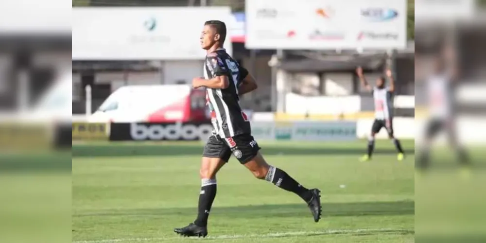 Oportunista, Ricardo Bueno marcou o gol de empate do Operário contra o Vitória