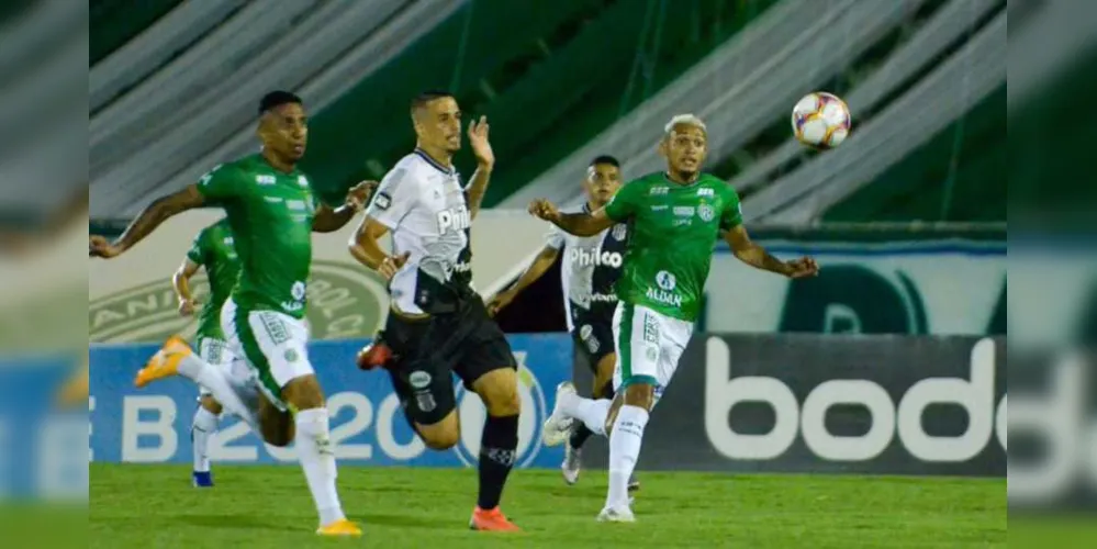 Faltando apenas seis rodadas para o final do torneio, o Guarani chegou ao confronto ocupando a 6ª posição, com 47 pontos, e a Ponte Preta na 7ª, com um a menos.