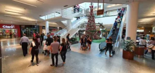 Lojas e shoppings de Ponta Grossa registraram movimento intenso entra esta segunda-feira e quarta-feira