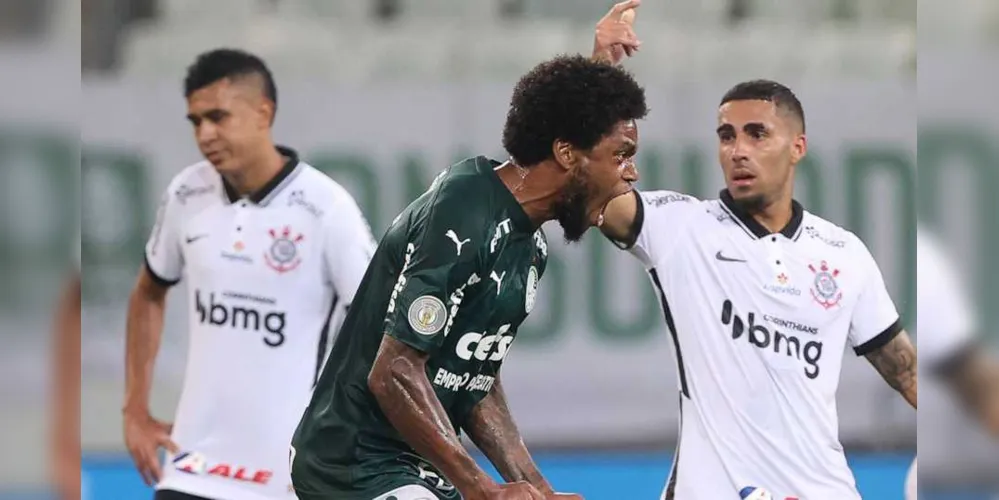 Em vitória tranquila, Palmeiras passeia contra rival e mantém vivo sonho do título