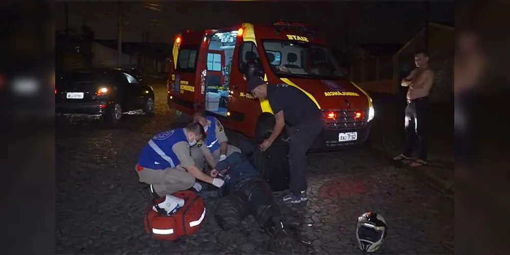 Motociclista foi levado ao PSM com suspeita de fratura no joelho e não corre risco de morrer