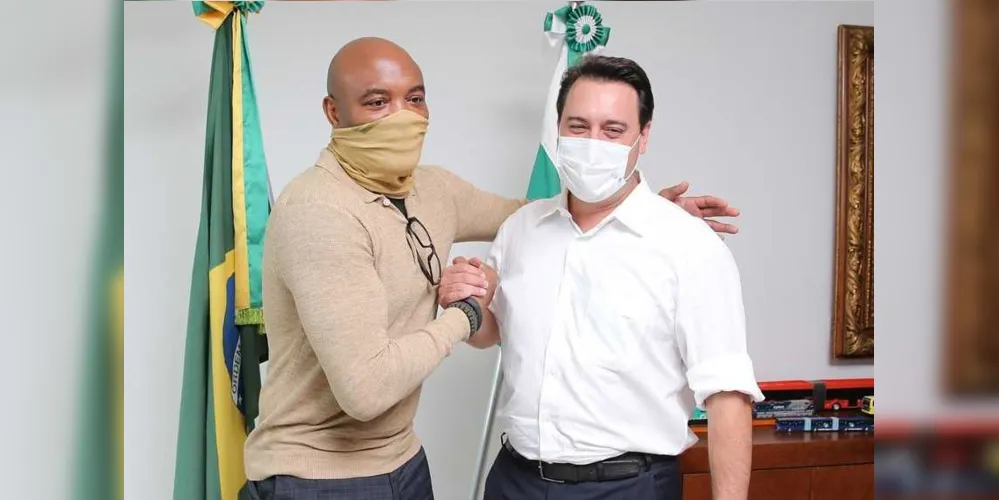 Imagem ilustrativa da imagem Ratinho Junior recebe Anderson Silva no Palácio do Iguaçu