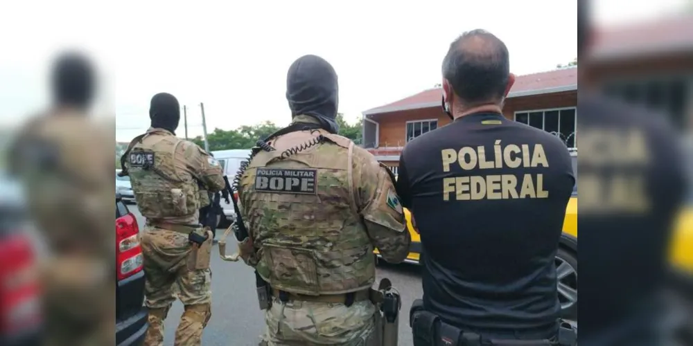 Policiais estão nas ruas para cumprir seis mandados de prisão e de busca e apreensão na região de Curitiba