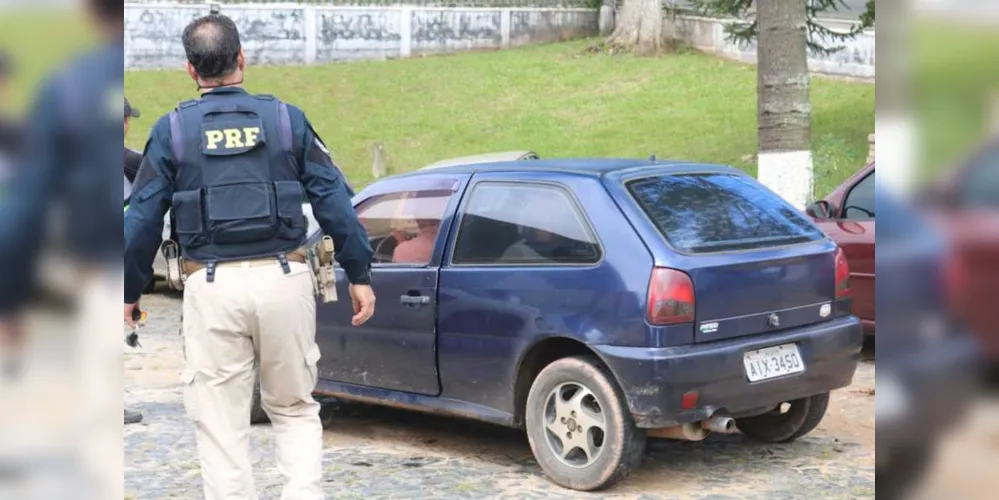 Imagem ilustrativa da imagem PRF recupera três veículos roubados na BR-376 em Ponta Grossa