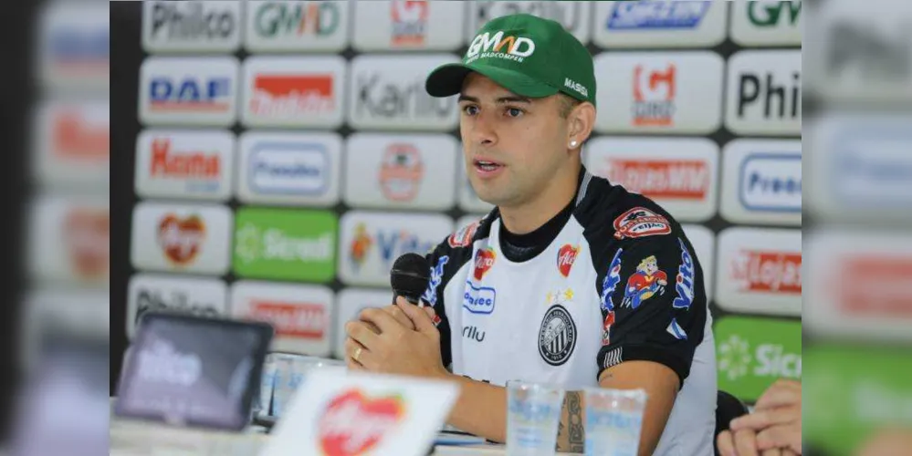 Jorge Jiménez, volante paraguaio, está entre os atletas dispensados pelo clube