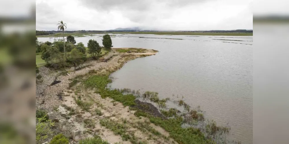 Imagem ilustrativa da imagem La Niña trará seca e Sanepar pede uso racional da água