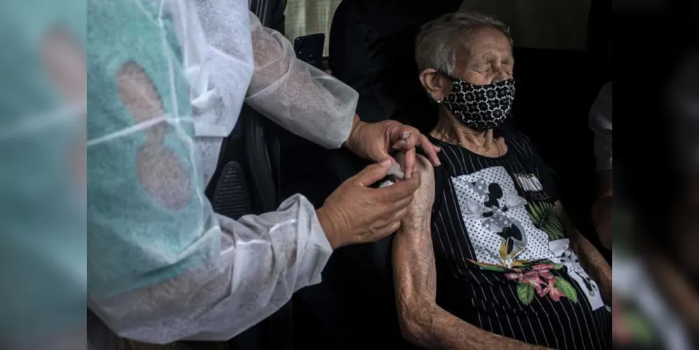 Imagem ilustrativa da imagem Curitiba vacina idosos de 88 anos a partir de hoje