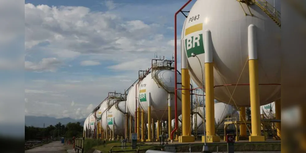 Imagem ilustrativa da imagem Petrobras aumenta preços da gasolina e do diesel