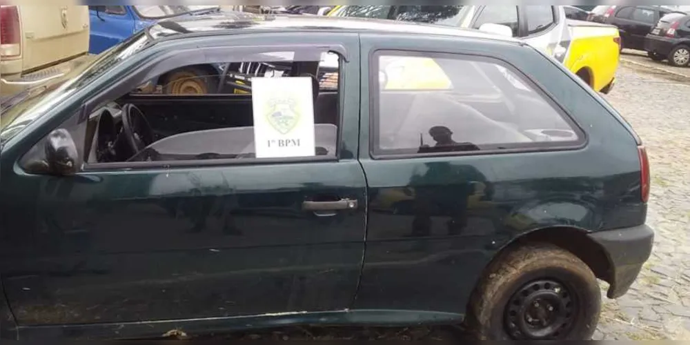 Automóvel foi encontrado na região de Uvaranas.