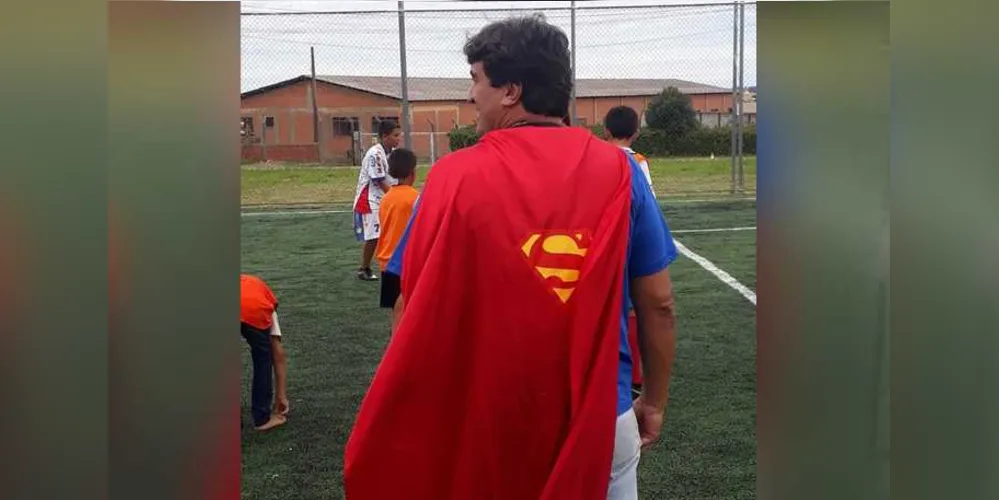 Ex-secretário municipal de obras afirmou que "só existe um Superman em Ponta Grossa"