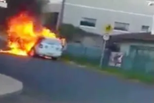 Imagem ilustrativa da imagem Garota ateia fogo em carro do Conselho Tutelar de Imbituva