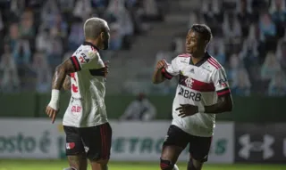 Rubro-Negro bate o Goiás por 3 a 0 e luta pelo título brasileiro