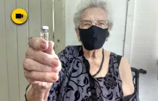 Imagem ilustrativa da imagem Mulher de 101 anos de idade é vacinada contra covid em PG