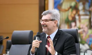 Imagem ilustrativa da imagem Ministro do STJ é internado com covid-19 em Brasília
