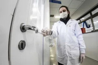 A inovação funciona com nanopartículas de prata para proteger e revestir superfícies por, no mínimo, 72 horas.