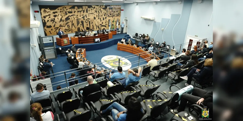 Vereadores durante 'Sessão Ordinária' da Câmara Municipal.
