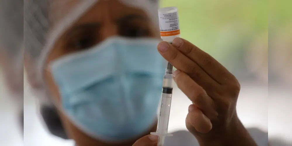 Produção de vacinas, no Brasil, tem sofrido falta de insumos.