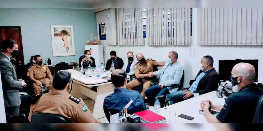 Reunião aconteceu na sede da 13ª Subdivisão Policial de Ponta Grossa com liderança políticas e de segurança da cidade e estado 