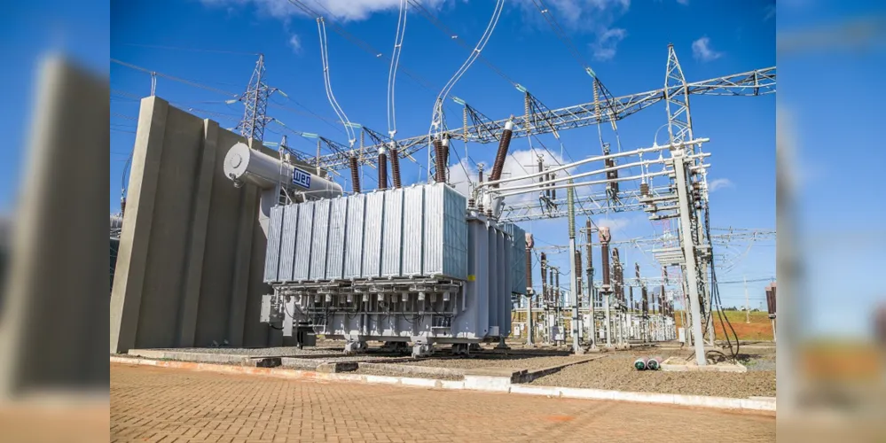 A subestação Ponta Grossa Sul opera em 230 mil Volts (kV)