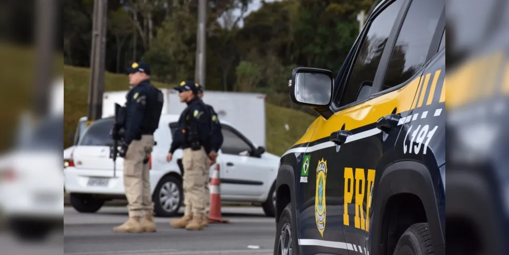 Polícia Rodoviária Federal apreendeu mais de 120 Kg de drogas após perseguição à traficante.