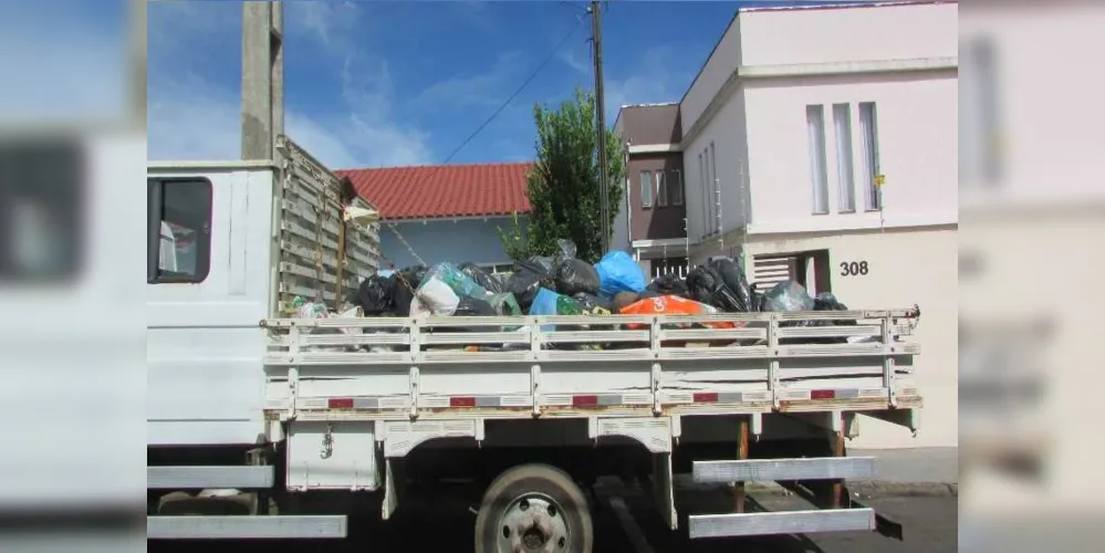 Recolhimento de resíduos fez parte de um mutirão de combate à dengue no município