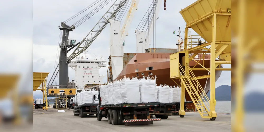 Foram 5.622.705 toneladas de cargas, de importação e exportação.