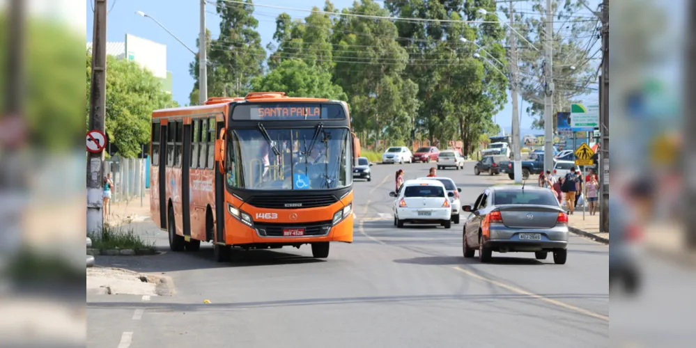 Transporte público coletivo retornou suas atividades na última sexta (9).