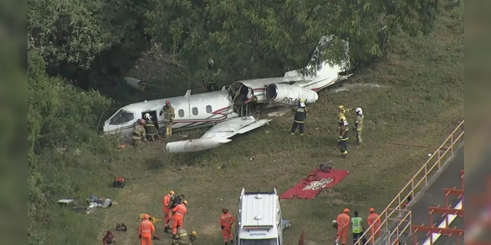 Imagem ilustrativa da imagem Avião cai no Aeroporto da Pampulha, em Belo Horizonte