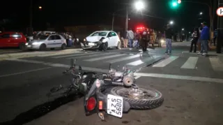 Acidente entre carro e moto gerou discussão, em Ponta Grossa.
