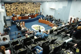 Vereadores durante 'Sessão Ordinária' da Câmara Municipal.
