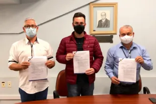 Vereadores Léo Farmacêutico, Filipe Chociai e Izaías Salustiano.