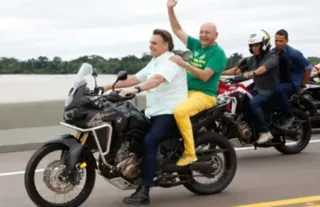 De acordo com um especialista, o fato de guiar uma moto durante evento de inauguração de uma ponte não desobriga o presidente de seguir as leis de trânsito