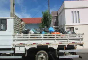 Recolhimento de resíduos fez parte de um mutirão de combate à dengue no município