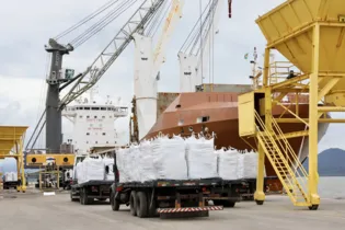 Foram 5.622.705 toneladas de cargas, de importação e exportação.